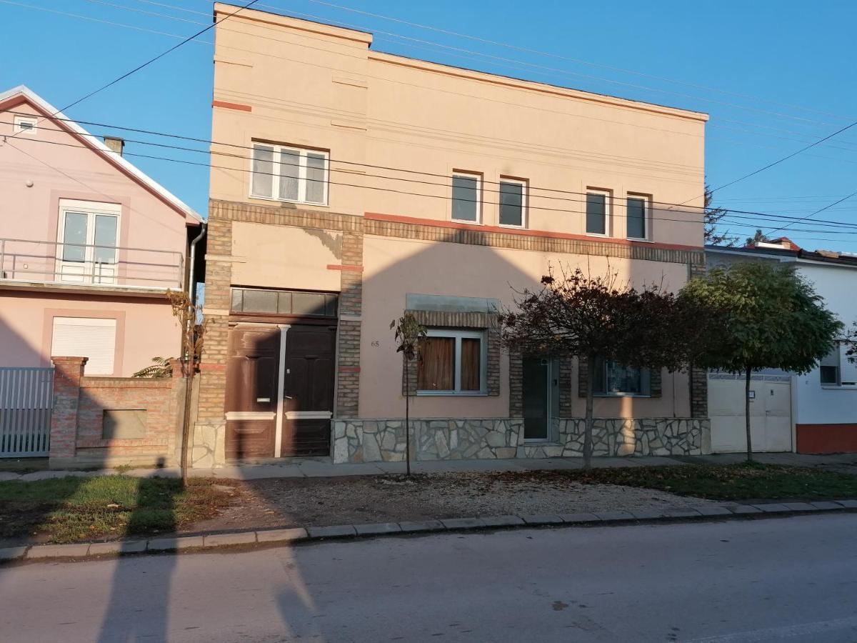 Apartmani Sirmium Sremska Mitrovica Exteriér fotografie