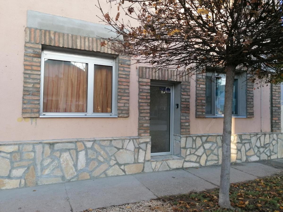 Apartmani Sirmium Sremska Mitrovica Exteriér fotografie
